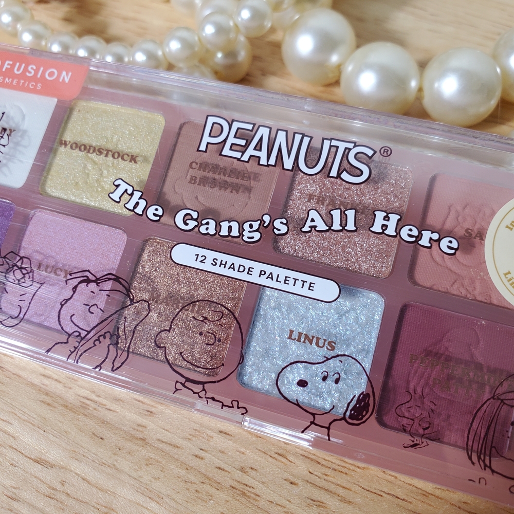 Peanuts Profusion Makeup "The Gangs All Here" 75th Anniversary Makeup Eyeshadow - Picture 3 of 7